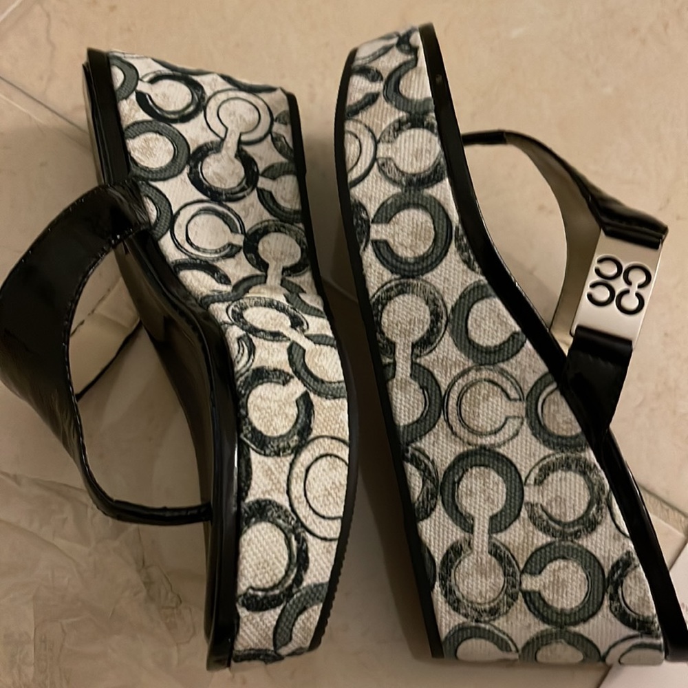 COPY - Coach Patent leather sandals ( timeless and classic) - Picture 4 of 9
